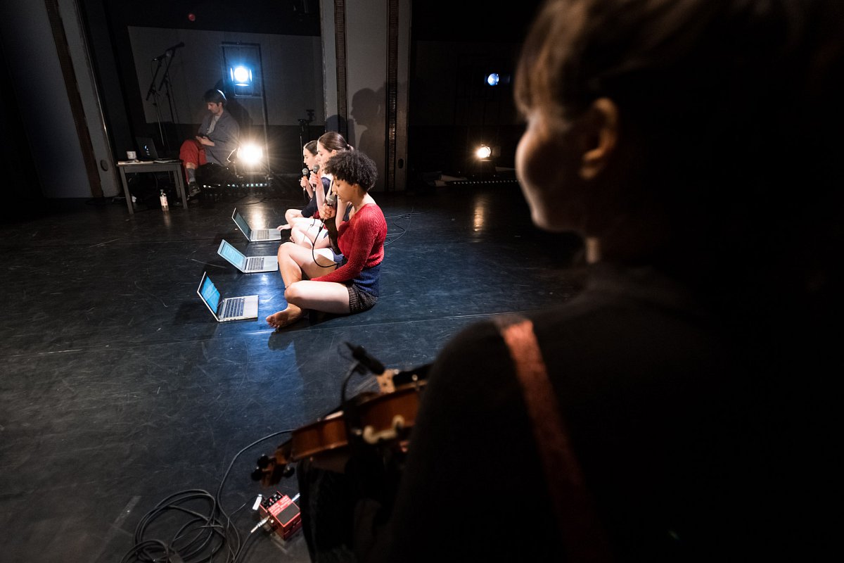 SZ² taneční grupa / Archa.lab - Zpřítomněná choreografie