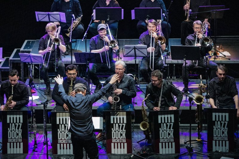 Jazz Dock Orchestra - Neočekávaná setkání